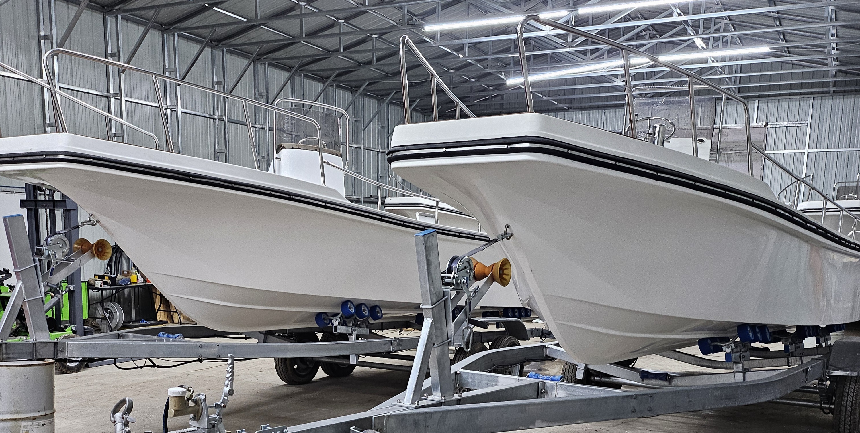 22 foot panga boat side view